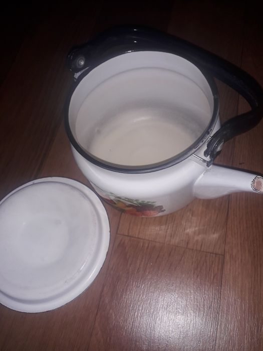 Продам чайник эмалированной