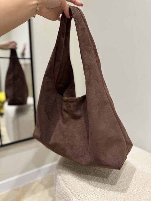 Велурена кафява чанта модел 2025