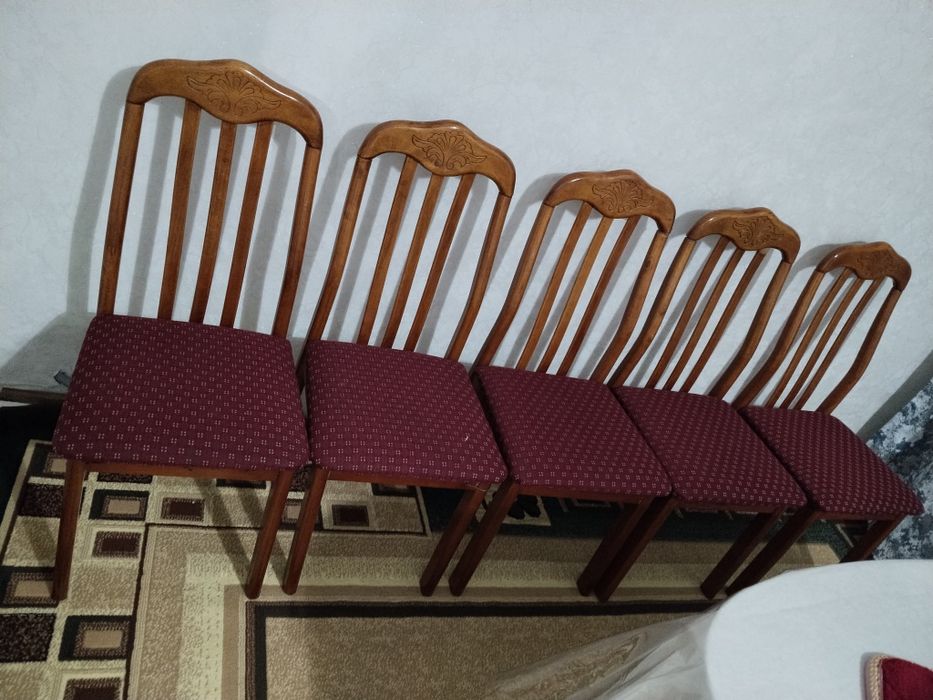 Стол стулья в хорошем состоянии