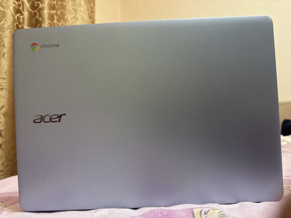 Leptop acer ful HD 180