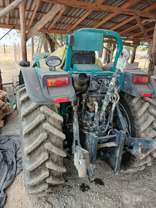 Traktor LOVOL F4100
