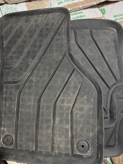 Гумени стелки за VW PASSAT B8