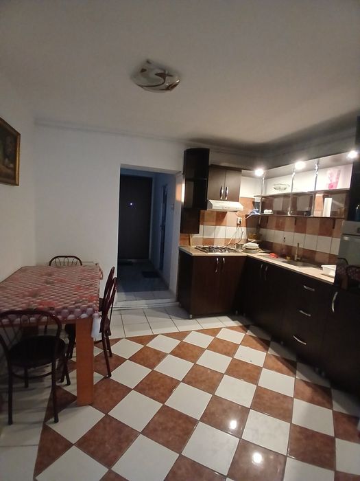 Inchiriez apartament în vila valu traian