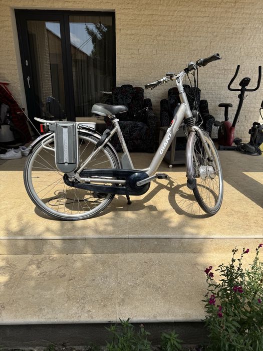 Bicicletă electrică Giant Twist, motor pe roata față, cutie Shimano Nexus 8 viteze, baterie Li-Ion