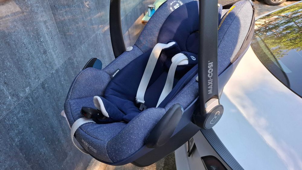 Maxi Cosi Pebble Pro + isofix стол с база