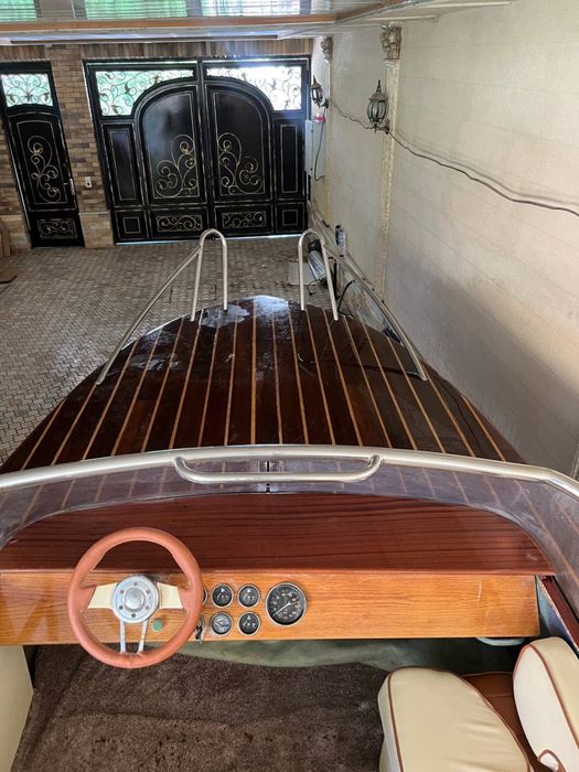 Продаётся катер Амур м в хорошем состояние.  Возможно обмен на каптиву