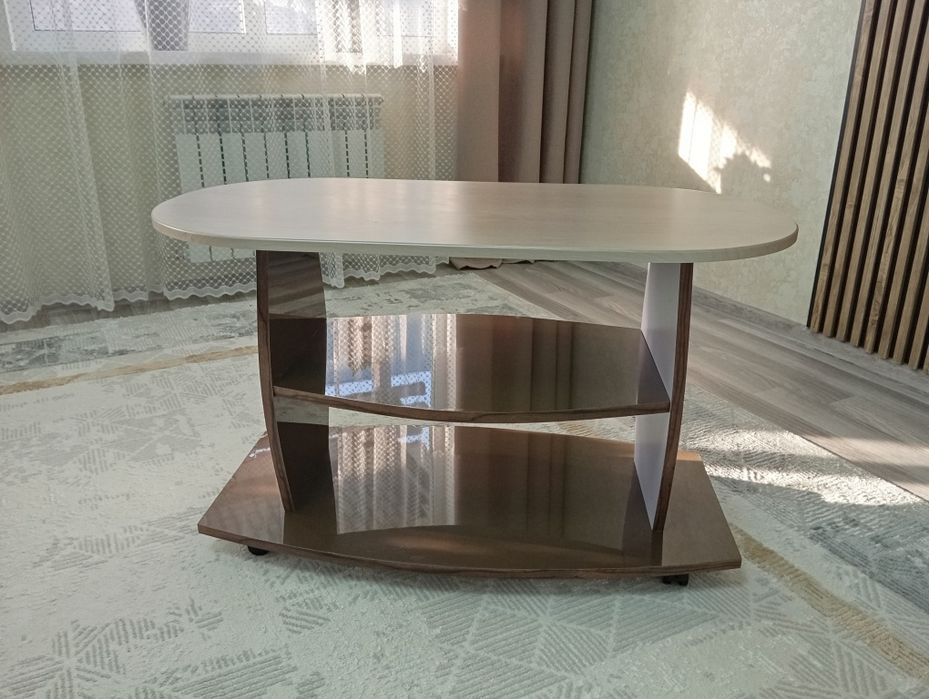 Продам столик журнальный