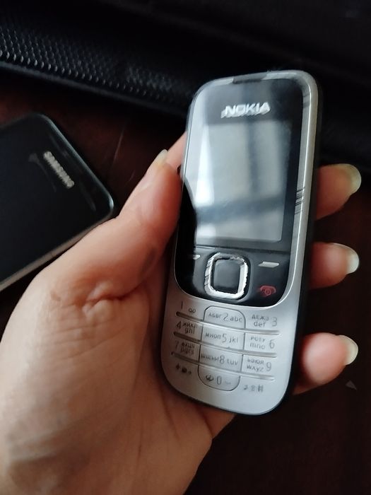 2 телефона за части