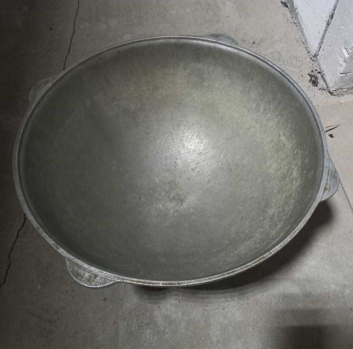 Продам чугунный казан. Б/у. В отличном состоянии. Цена -25 000 тенге