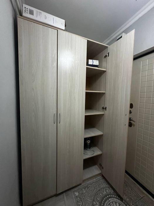 Продам шкаф для прихожей