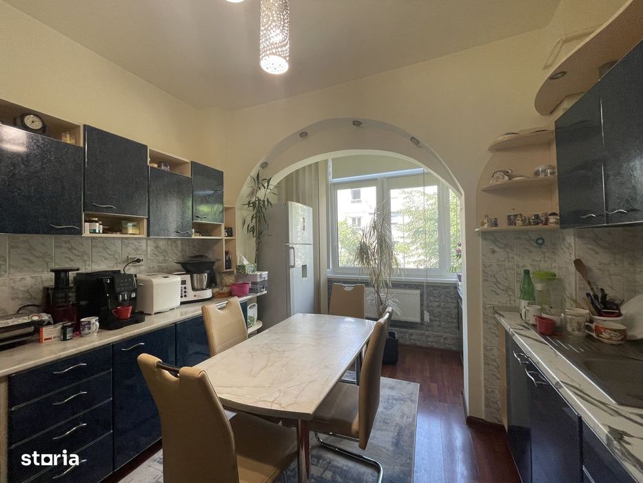 Apartament 4 camere cu GARAJ
