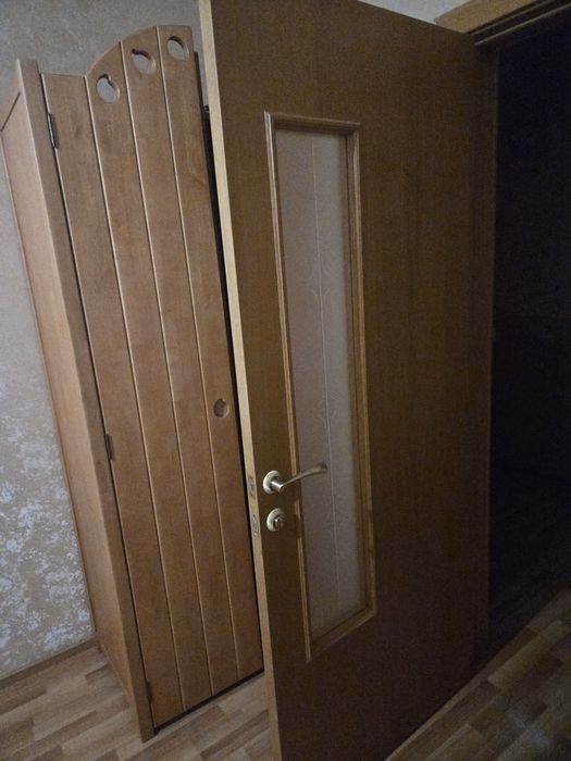Продам двери дерево б/у