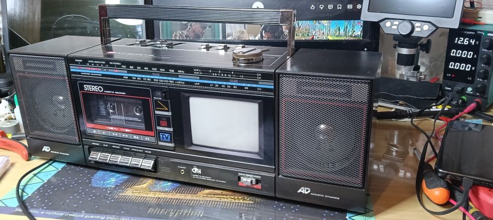 Radio casetofon cu tv