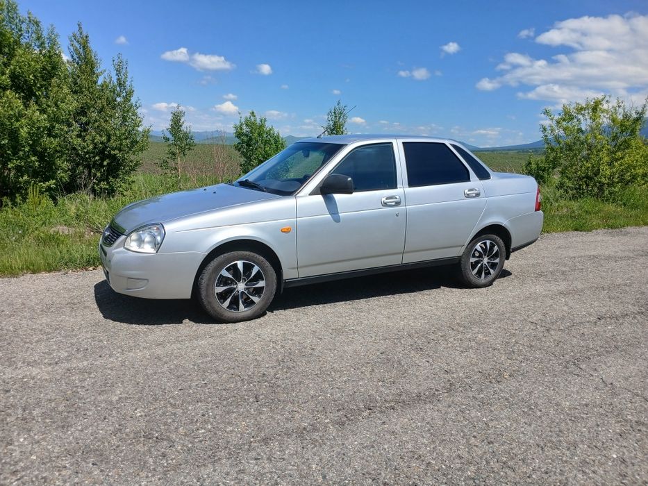 Продам приору седан