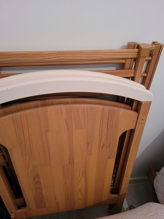 Patut din lemn si saltea