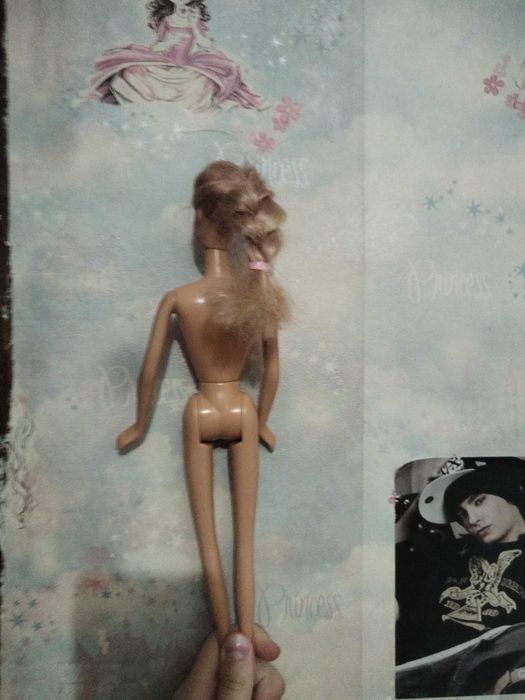 Продам куклу с набором одежды