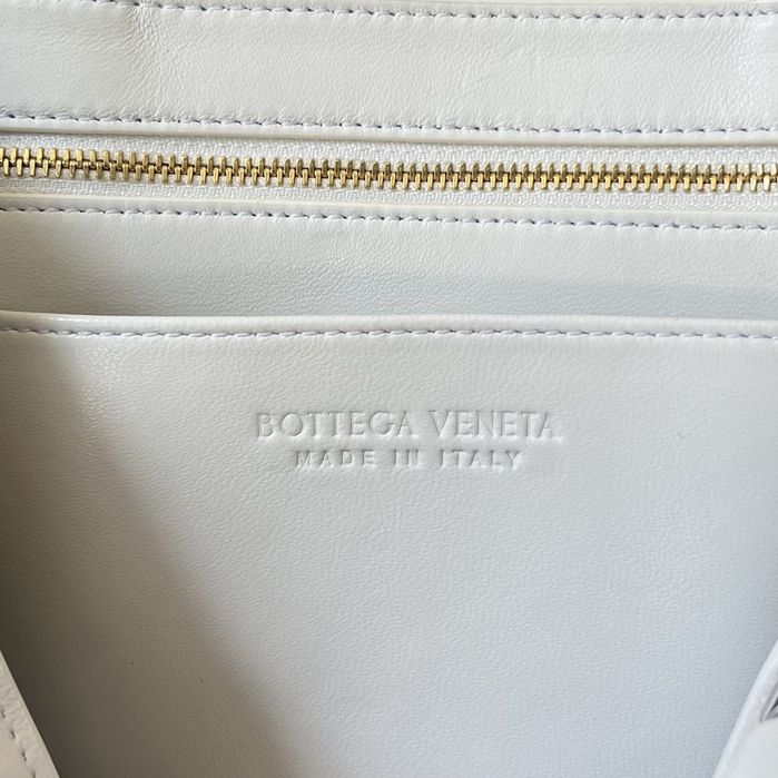 Geanta Bottega Veneta Andiamo 29 cm alb, Premium