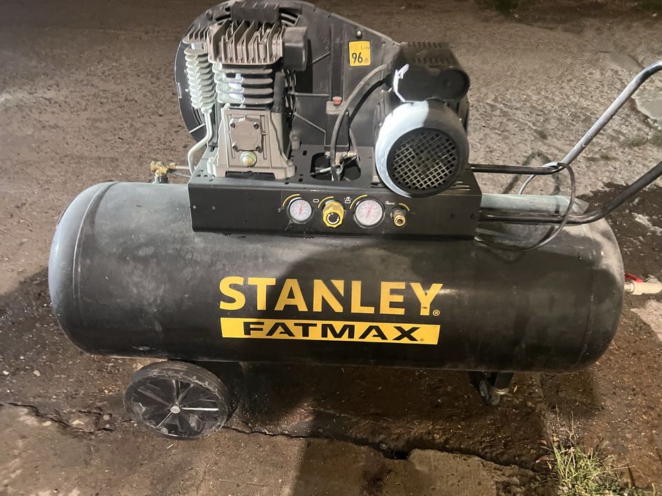 Продавам 200л монофазен компресор  Stanley Fatmax