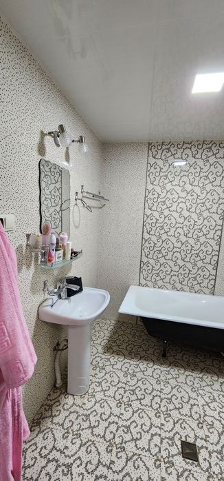 Уй Учаска сотилади 6 сотих 6 хона