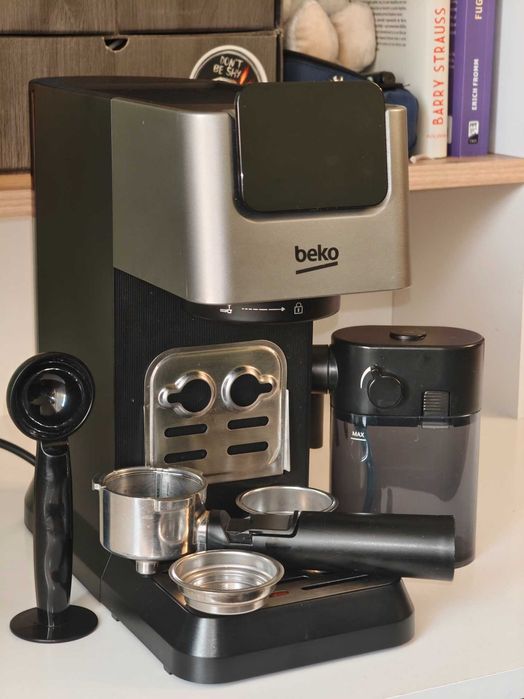 Espressor manual BEKO CaffeExperto CEP5304X, 1.1l, 1600W, 15 bar, negru-argintiu