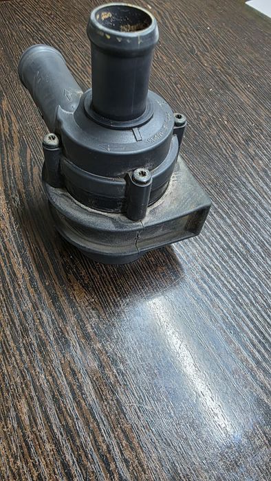 Продам электрическую помпу Volkswagen
