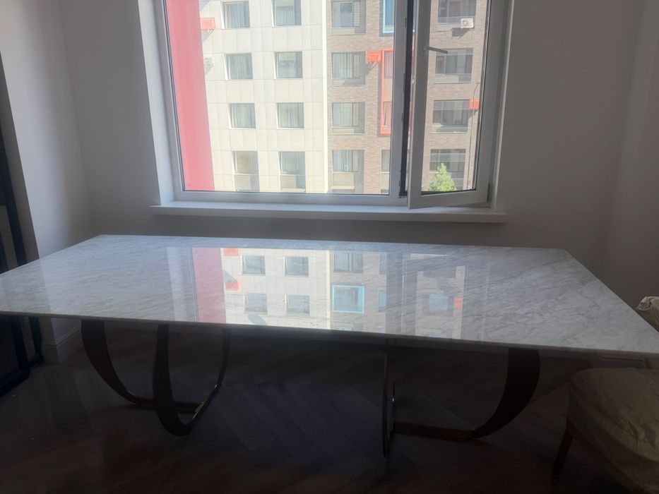 Продам срочно стол