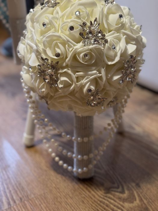 Lumanari si buchet de mireasa