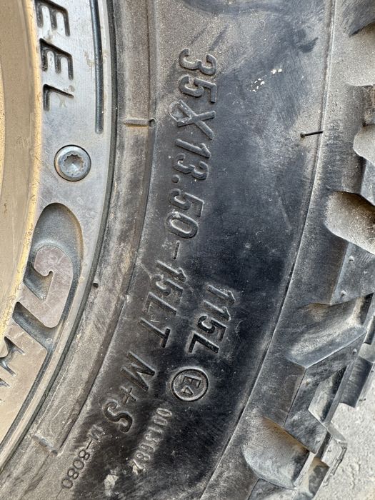 Диск с резиной от внедорожника