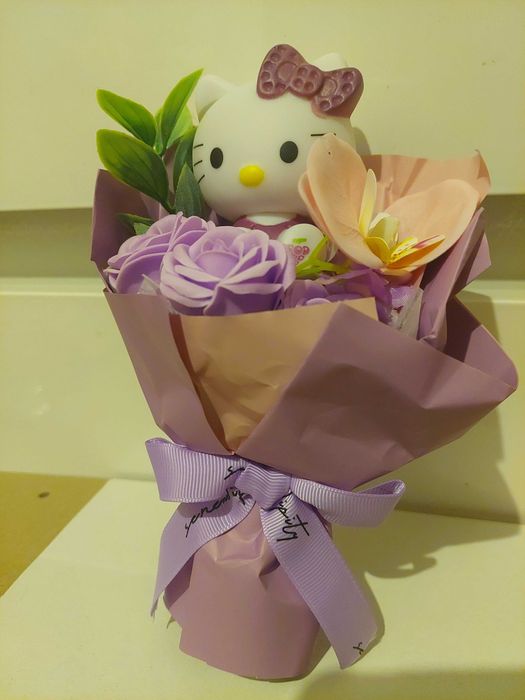 Buchet de flori Hello Kitty - nemuritoare, parfumate