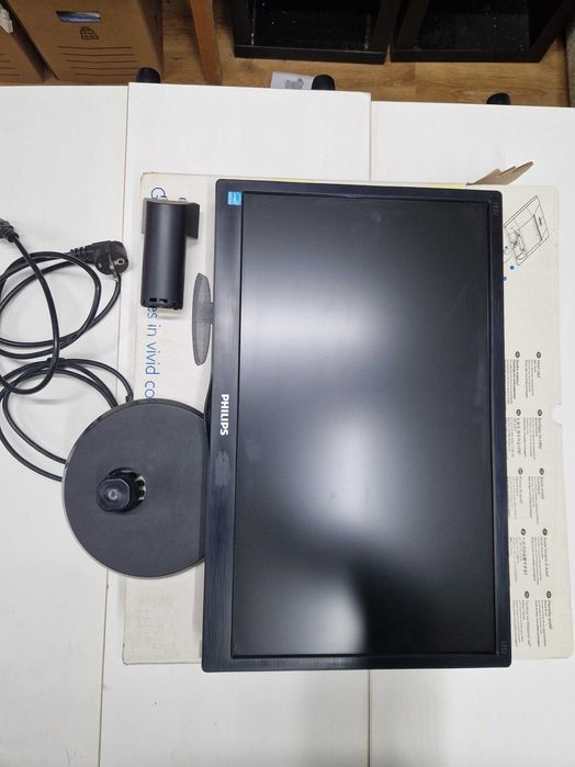 Продавам Монитор  Philips 193v5, 18,5"