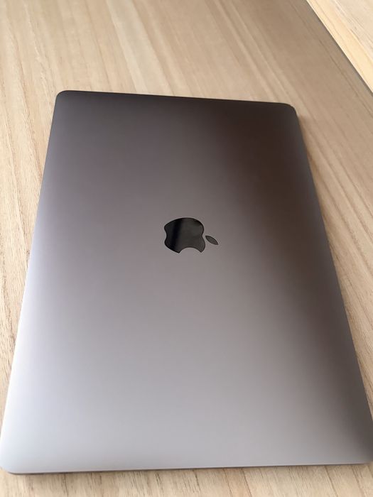Продам MacBook Air 2020