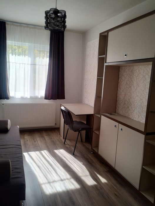 Închiriez apartament cu 2 camere