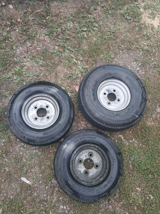 2 roți + 1 roată de rezervă