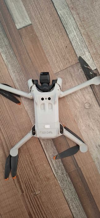Dronă dji mini 3