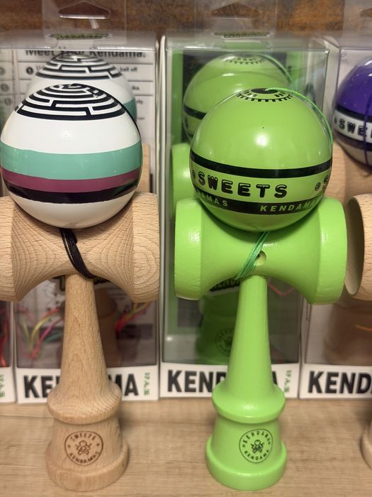 Kendama Sweets , noi, in cutie, cu ata de schimb