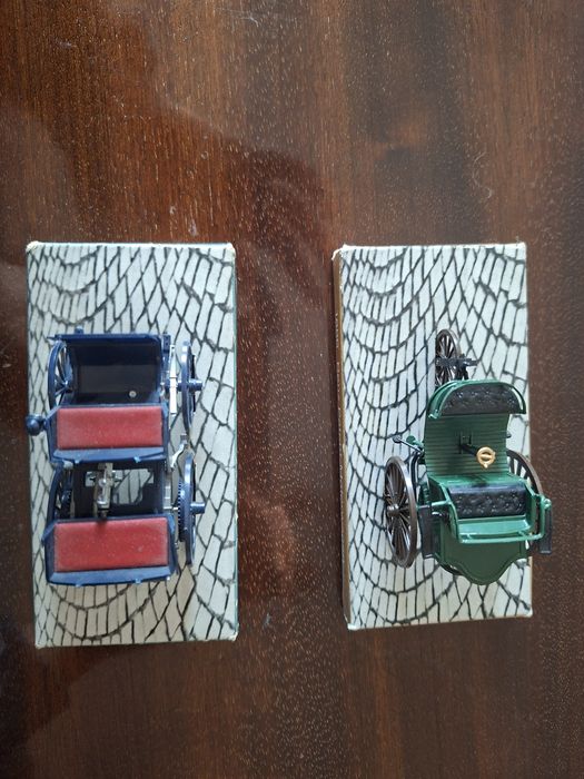 Два модела на коли Mercedes