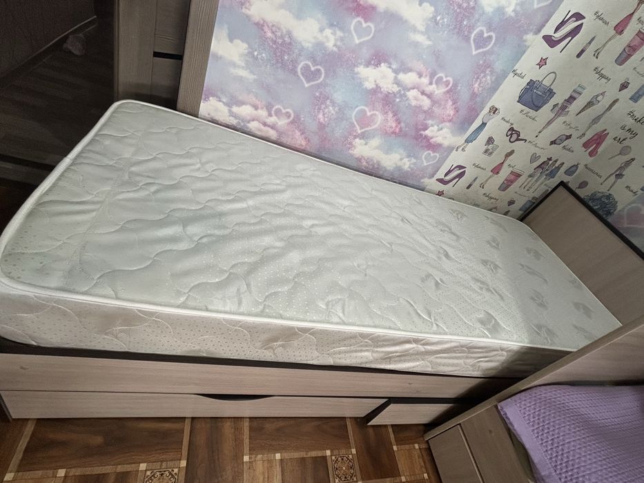 Продам кровать одна ярусная.