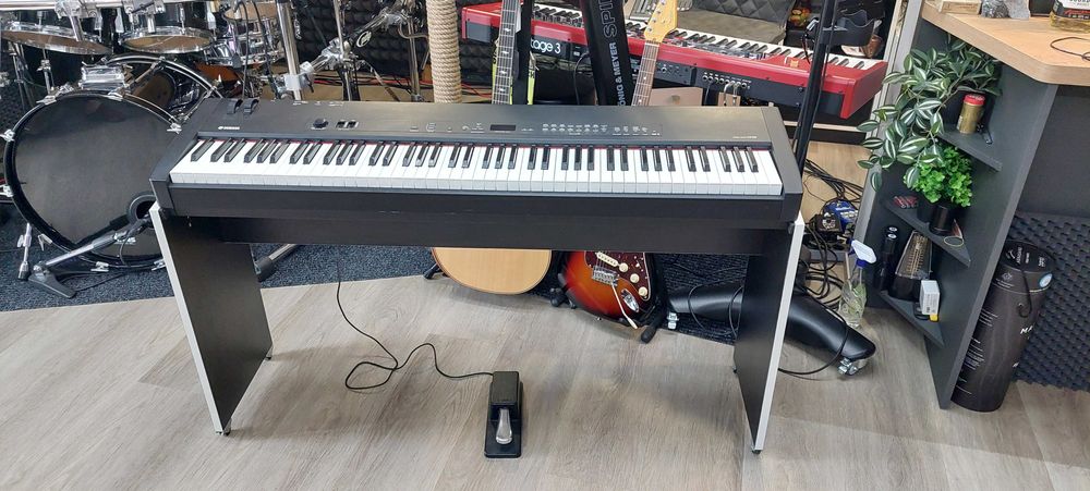 Пиано Ямаха СР-33