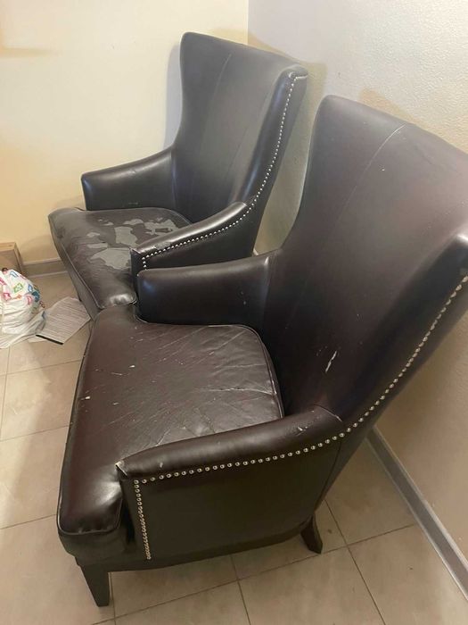 2 броя кожени столове