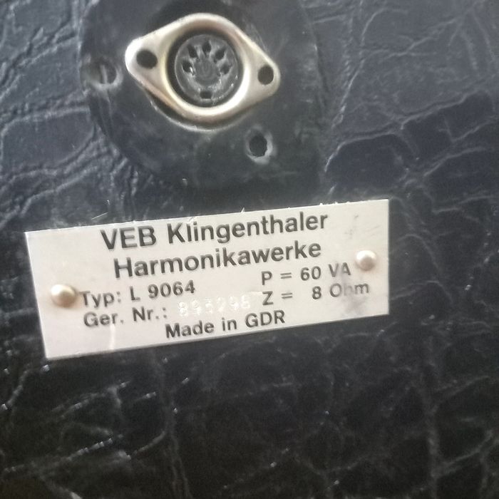 Продаётся усилитель и две колонки