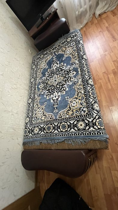 Продаю диван с креслами