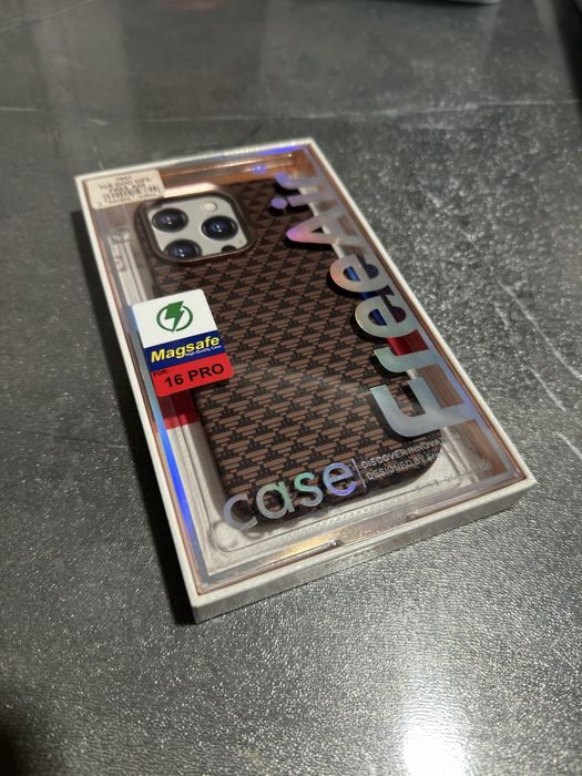 Чехол iPhone 16 pro