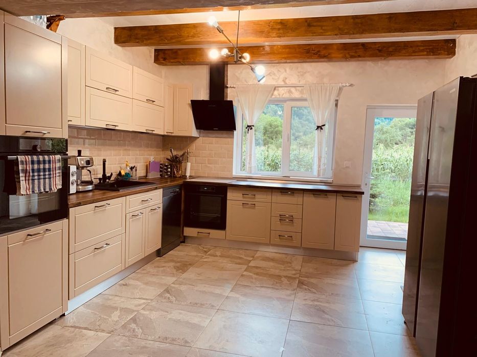 Cabana de inchiriat cu piscina interioara spa ciubar maxim 16 adulti