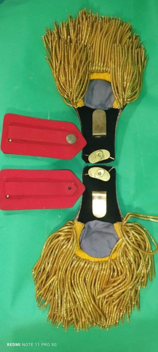 Еполети ордени медали пагони нашивки отличия