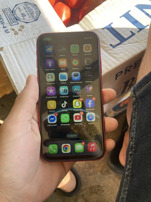 Vand iphene 11 rosu perfenct pentru tine