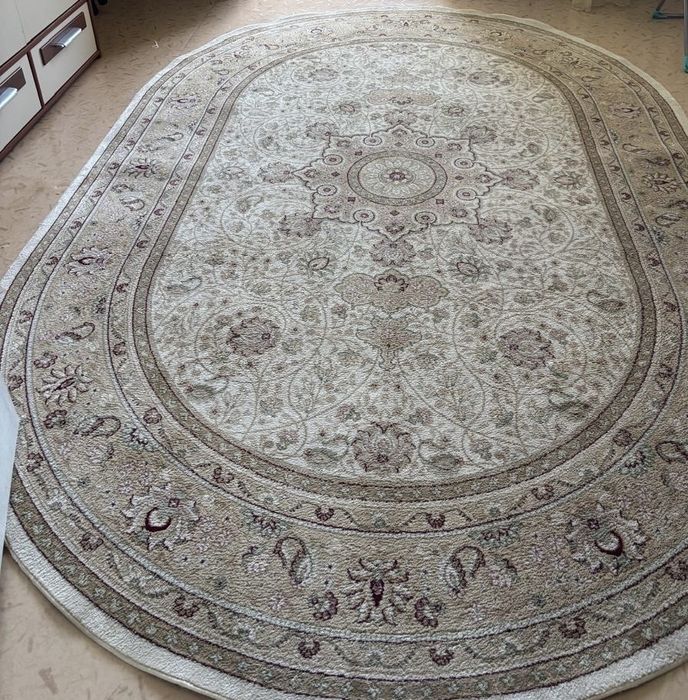 Ковёр овальный.