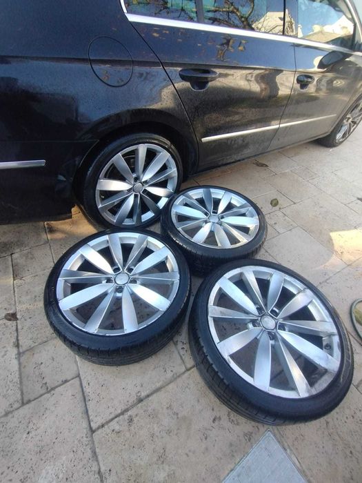 Jante 19 '' cu anvelope si senzori de presiune.