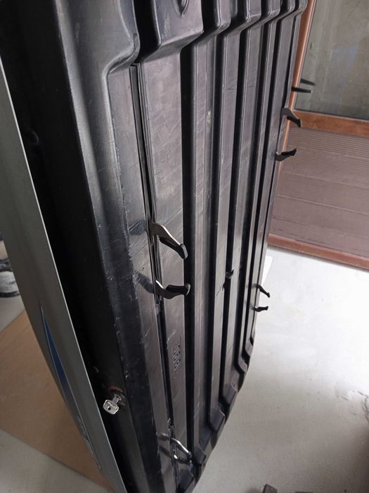 Продавам автобокс багажник thule pacific 200