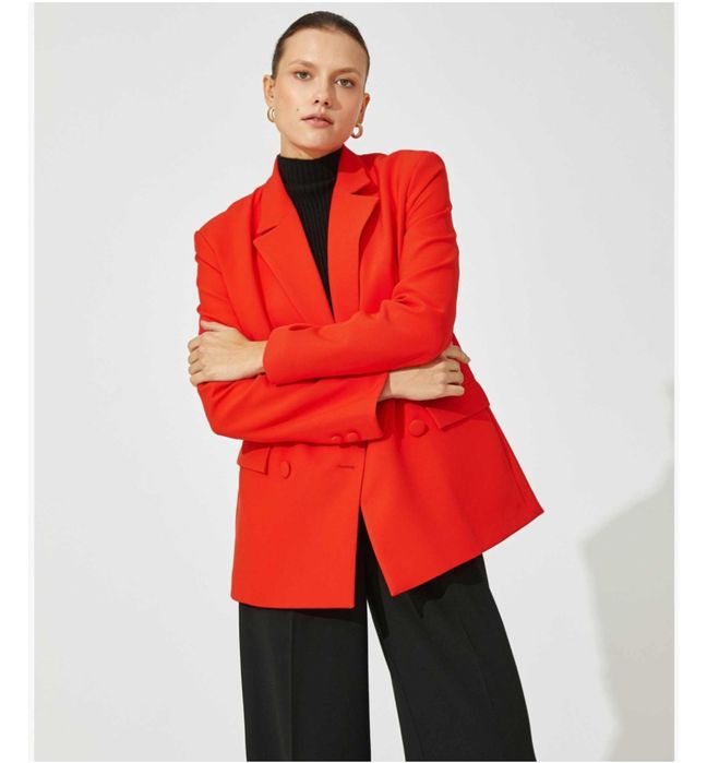 Красный пиджак классическии