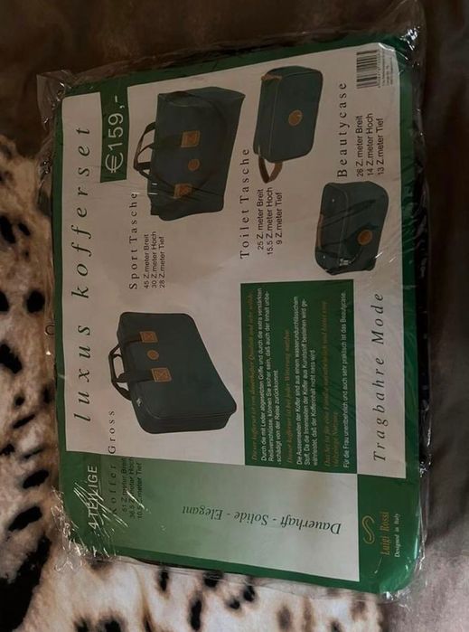 Луксозен комплект куфари,състоящ се от четири части